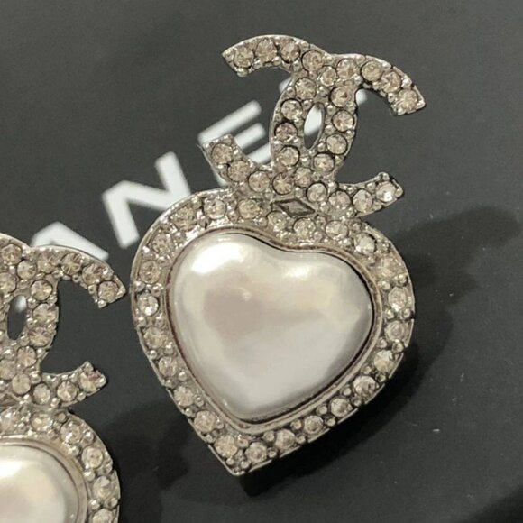 CHANEL CC Logos Rhinestone Pearl Heart Stud Earrings Silver Tone B23B Auth w/Box - Picture 4 of 10